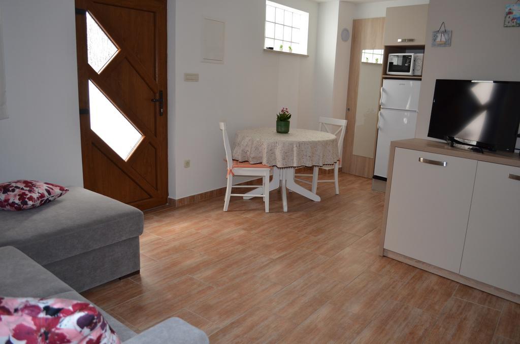Lora Apartmán Baska (Krk)