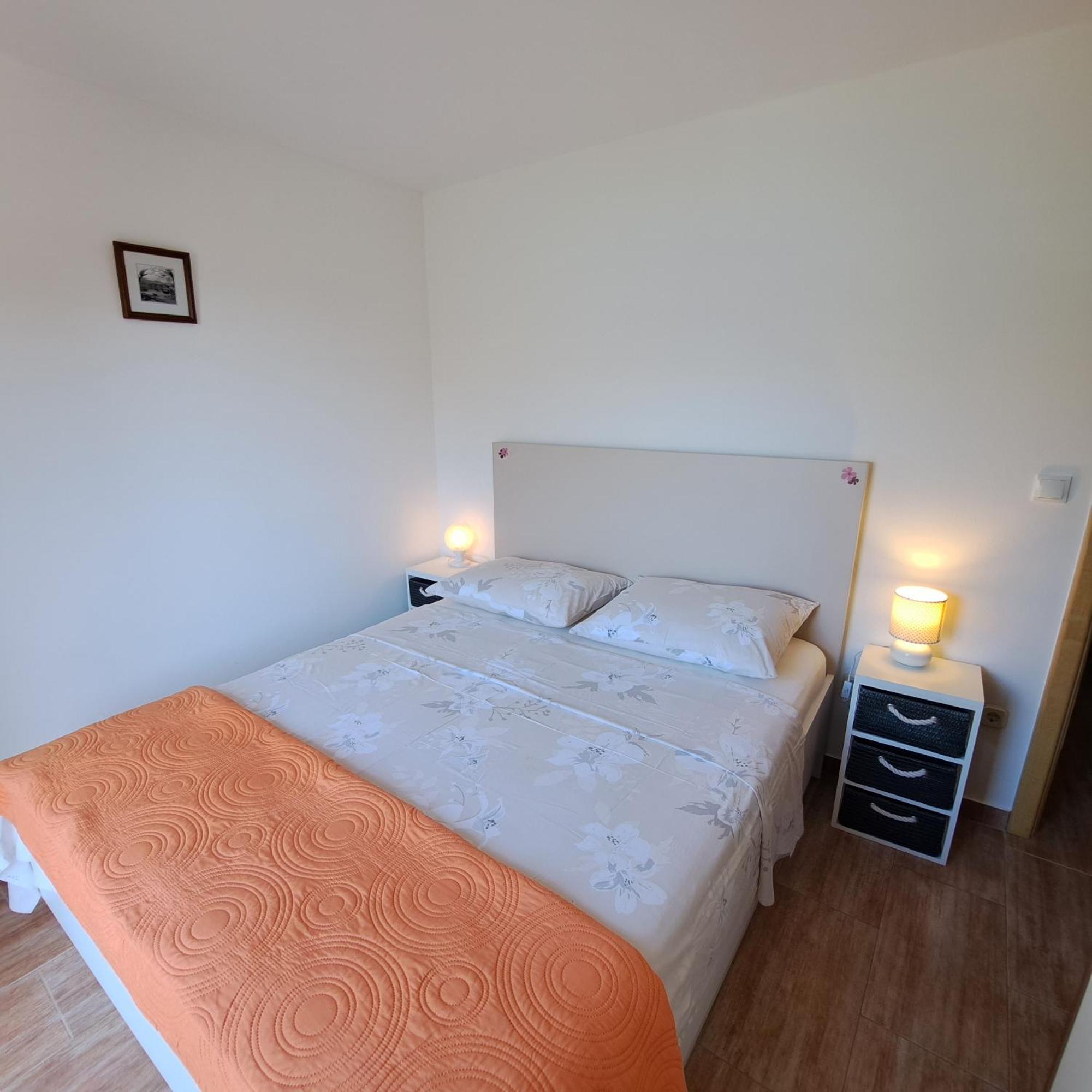 Lora Apartmán *